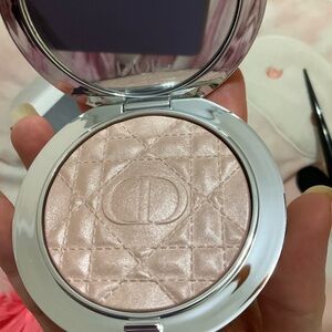 Dior luminizer highlighter pink 03